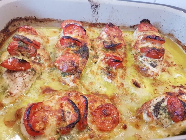 Hühnchenbrust Tomate - Mozarella aus der Ofenhexe / Ofenmeister