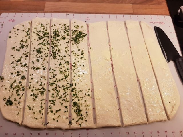 Raclette Faltenbrot mit Raclette Käse / Camembert und Preiselbeer Topping