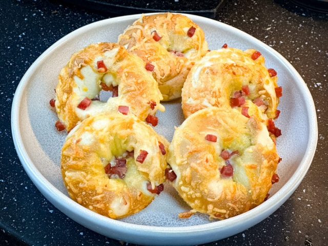 Käse-Schinken-Donuts